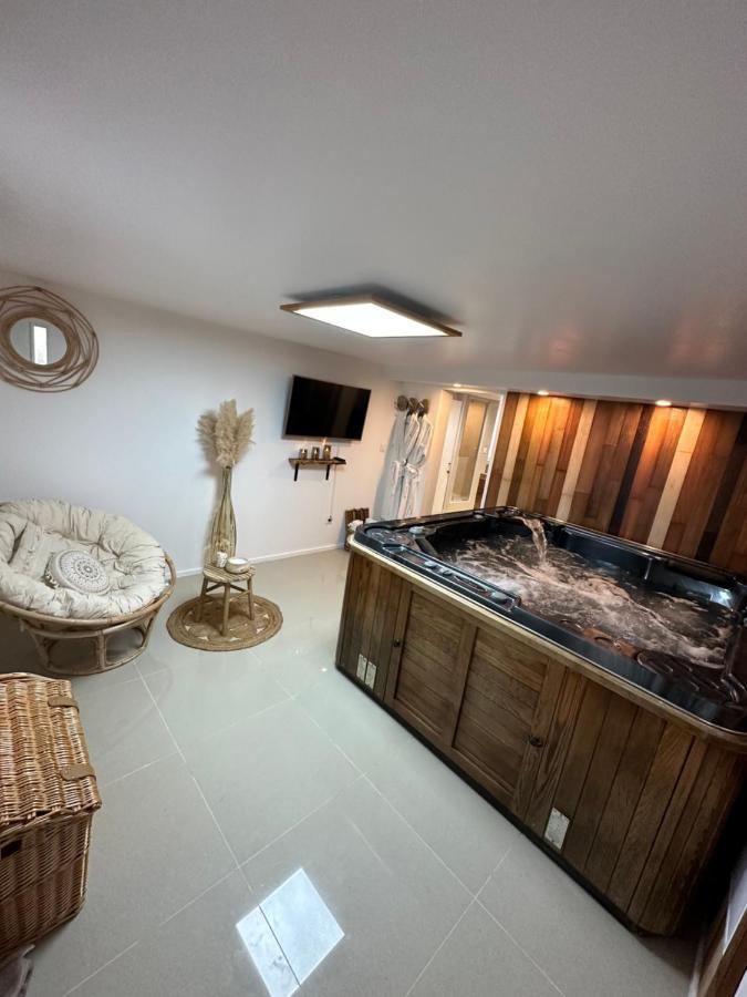 Appartement Jacuzzi Prive Aviñón Exterior foto